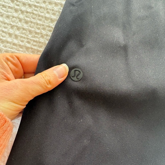 Lululemon Womens Black On The Fly Pant - size 6 - Picture 4 of 5